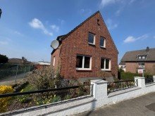 Hauptbild Freistehendes, renovierungsbedürftiges Einfamilienhaus mit großzügigem Grundstück im Dornröschenschlaf