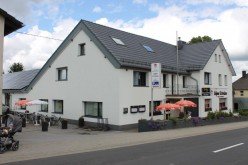 Hauptbild Hotel- und Gastronomiebetrieb mit Veranstaltungssaal, Lagerhalle und Betreiberwohnung zur Verpachtung